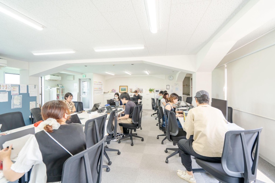 企業との連携で実務経験を得る